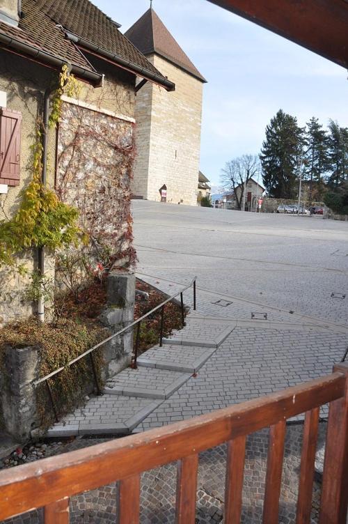 Appartement Dans La Vieille Ville, En Face Du Chateau Annecy Exterior foto